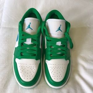 Women’s Nike air Jordan’s sz 7
